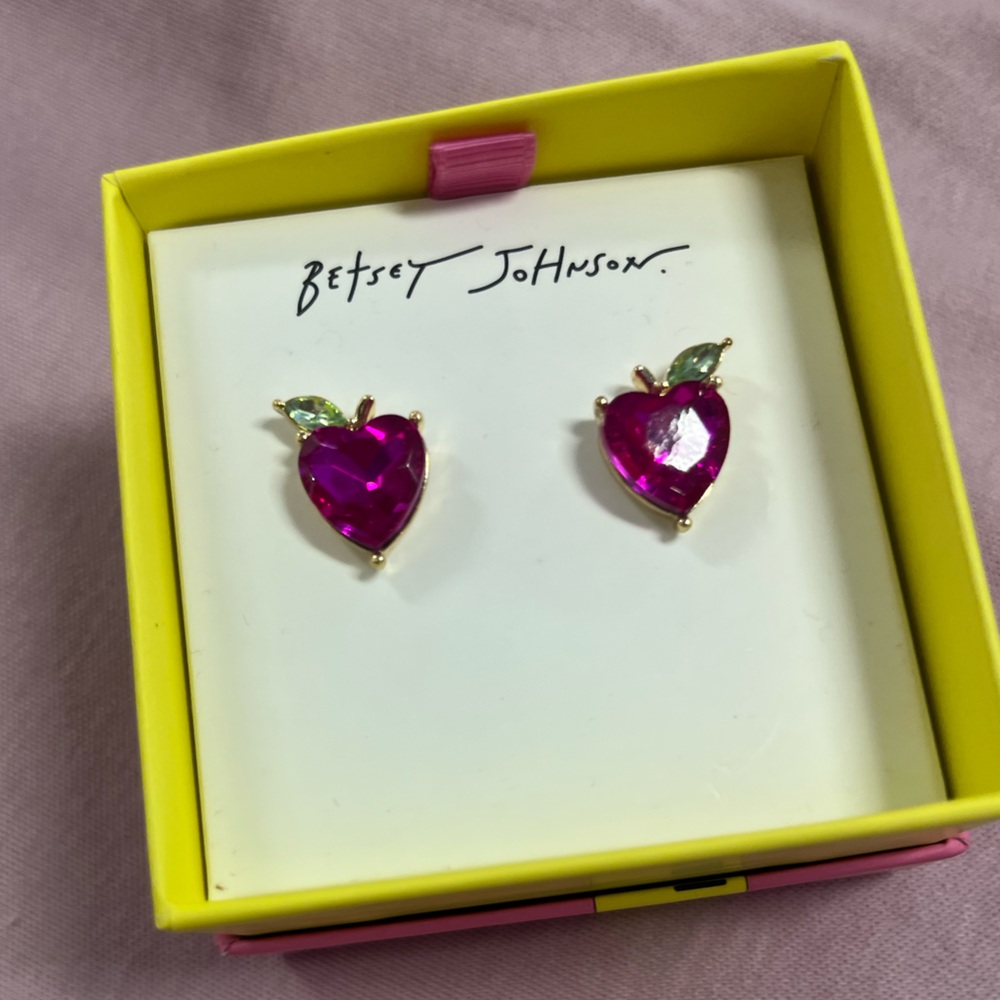 NWT ⚜️💖⚜️ Betsey Johnson Gorgeous Gem Apple Stud Earrings - Picture 7 of 10